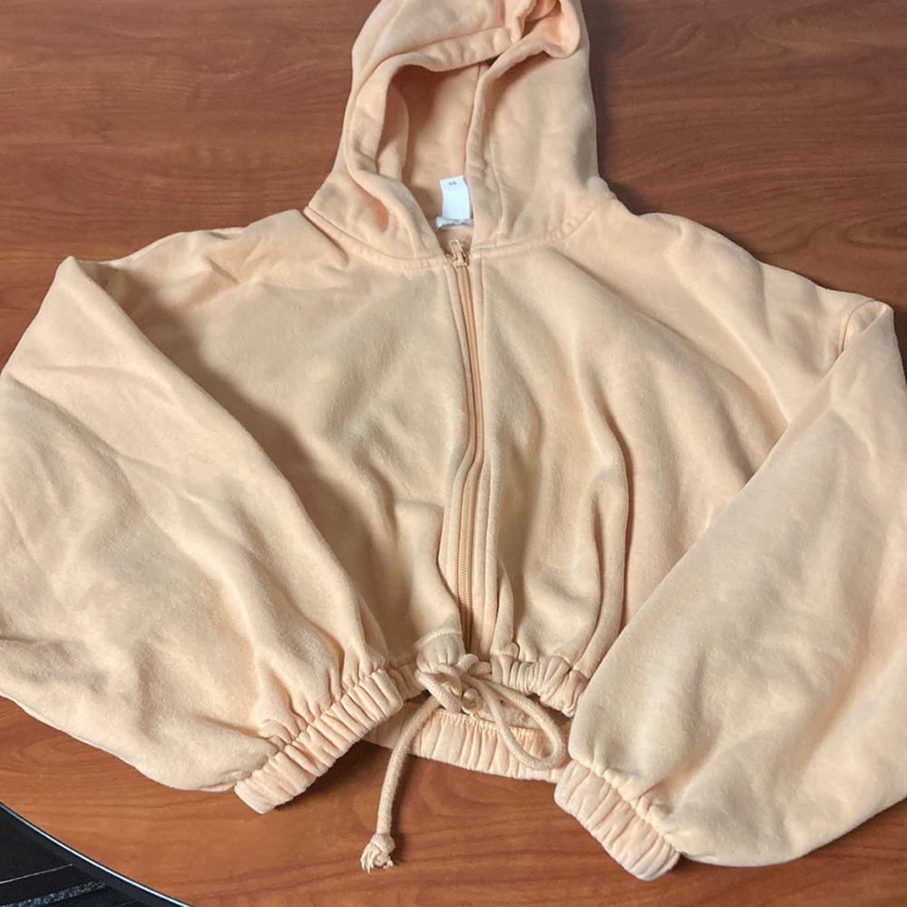 H & M Cropped Sweatshirt